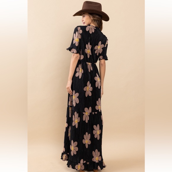 18 Floral Print Pleated Maxi Dress - Picture 6 of 6